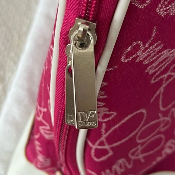 New DVF Diane Avon Furstenberg On The Go Travel Tote Pink White 17”x 14” *HP* - Picture 9 of 10